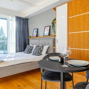 Apartment Uptown